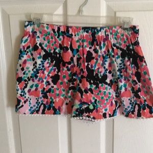 Printed shorts with pom Pom details